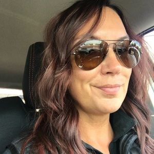 Meet your Posher, Elizabeth